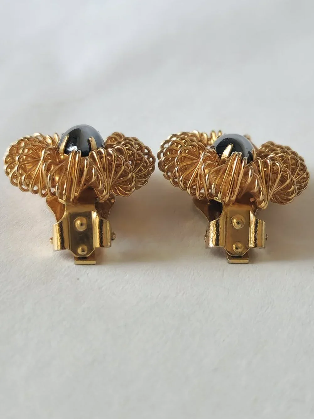 Vintage Jonne Clip On Earrings Gold Tone Wire Wrap Hematite Marquise Schrager‎